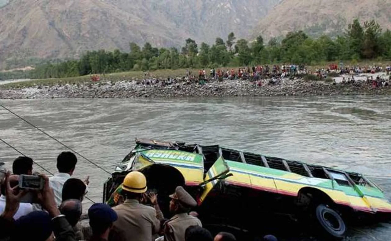 Ten dead as bus falls into reservoir in Madhya Pradesh