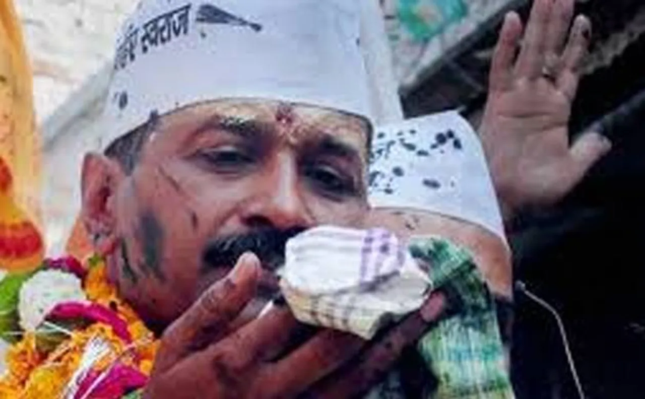 Ink attack on Arvind Kejriwal in Bikaner for his remark on Indian Armyâ€™s surgical strike