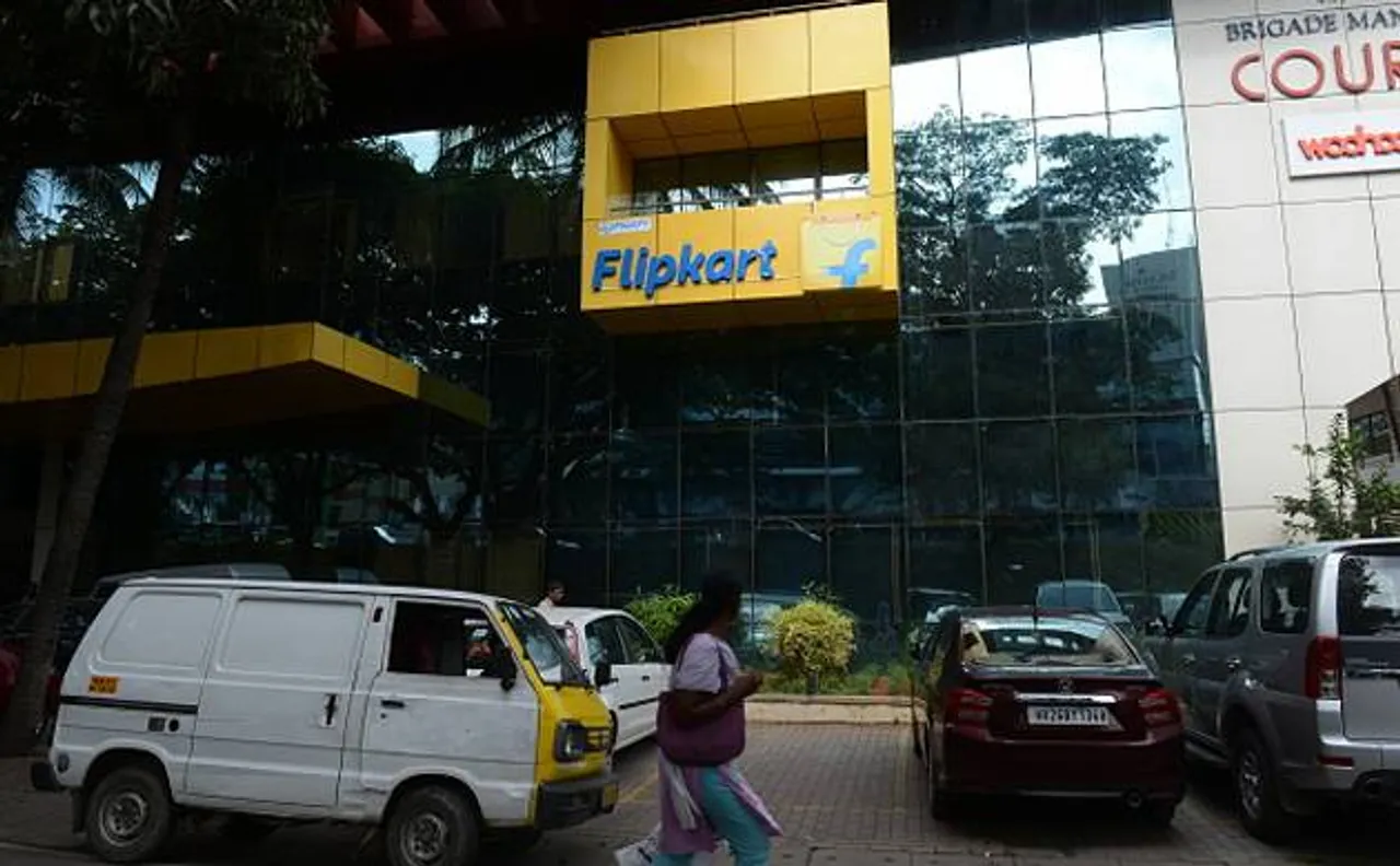 Flipkart, Amazon and Sanpdeal festive sale extravaganza helps sellers earn crores
