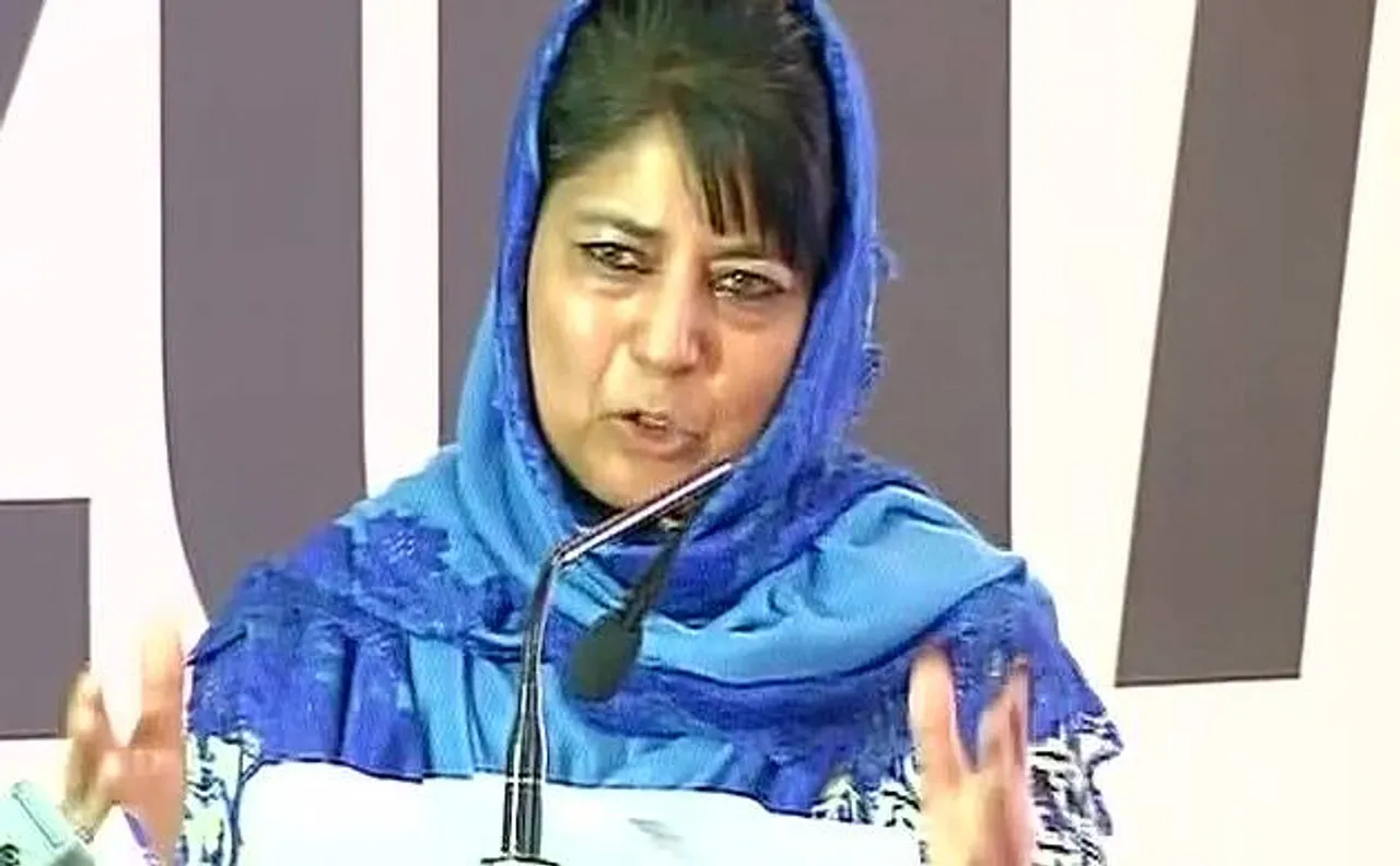 Chaos at tourism event after AAP's Kapil Mishra taunts Mehbooba Mufti on terrorism