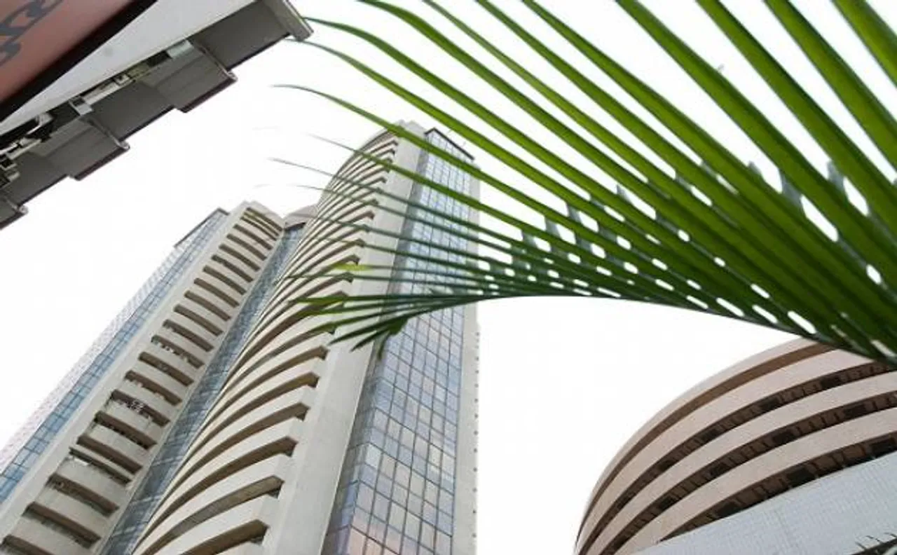 Indian stock markets plunge amid weak Asian cues