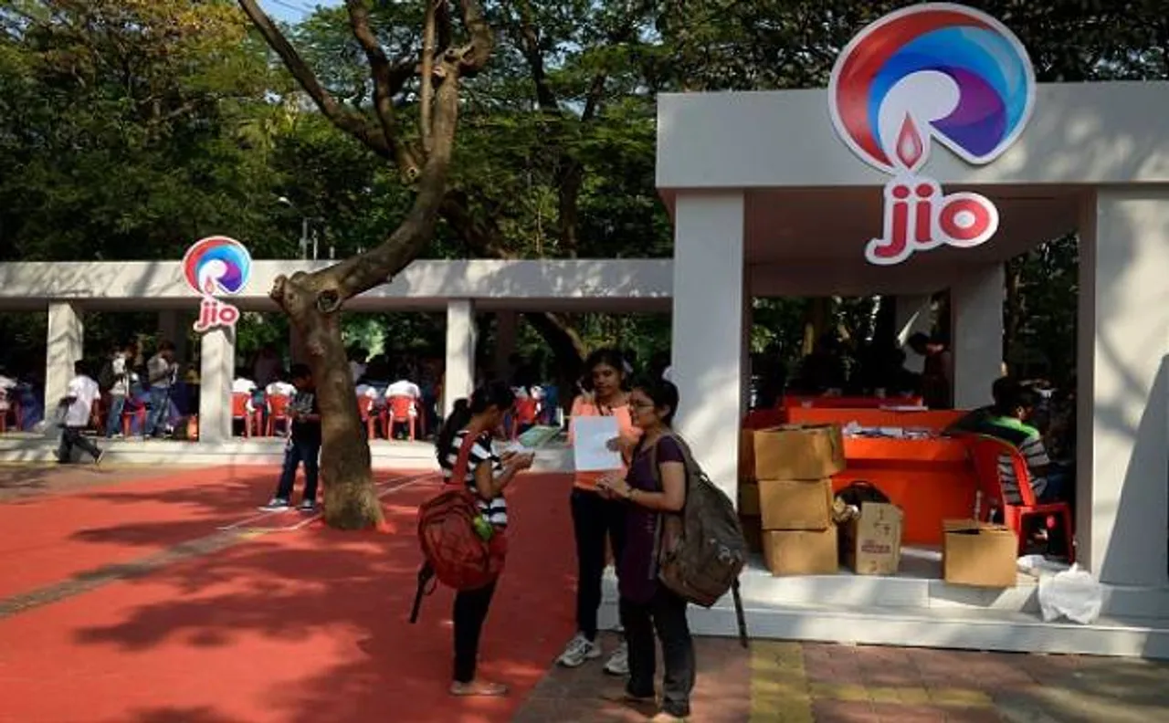 Reliance Jio Infocomm rewards top performers with 15 per cent salary hikes in bid to retain best talent