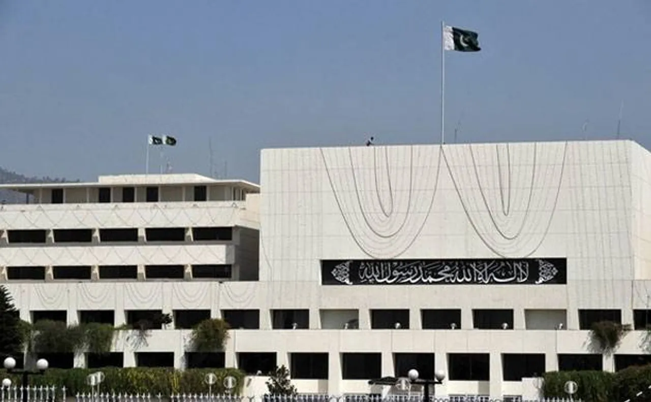 Pakistan parliament passes laws against honour killing and rape