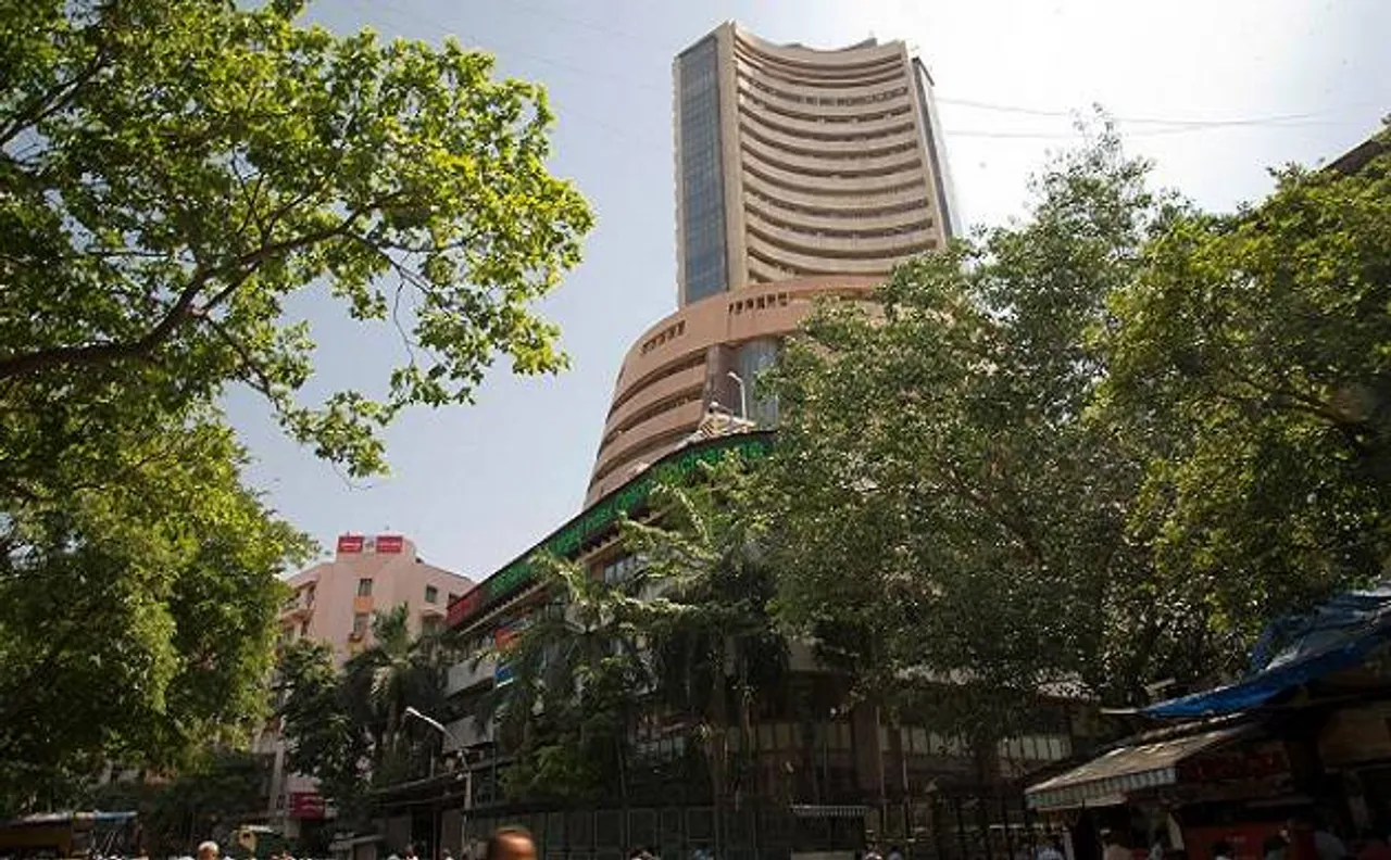 Indian stock markets fall owing to selling pressure in blue-chips stocks