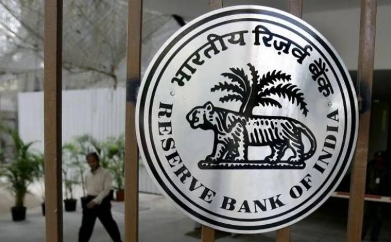 Indiaâ€™s foreign exchange reserves reach record high of USD 372 billion