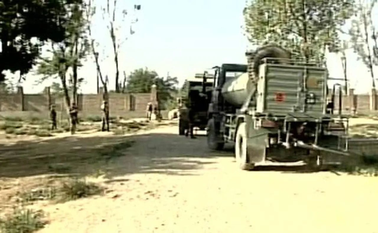 Watch 2016 Pampore attack: One army jawan injured in encounter between terrorists and security forces in Jammu and Kashmir 