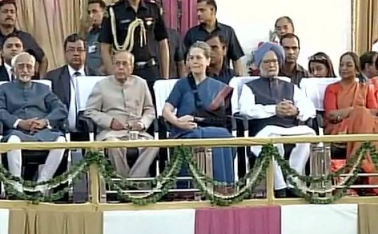 President Pranab Mukherjee, Sonia Gandhi, other leaders celebrate Dussehra in Delhi