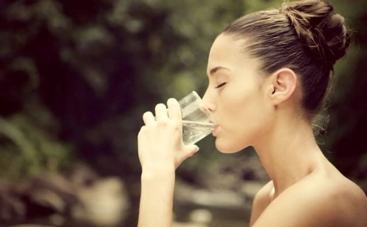 Scientists prove the '8 glasses of water a day' rule wrong; excess of water can lead to intoxication in athletes