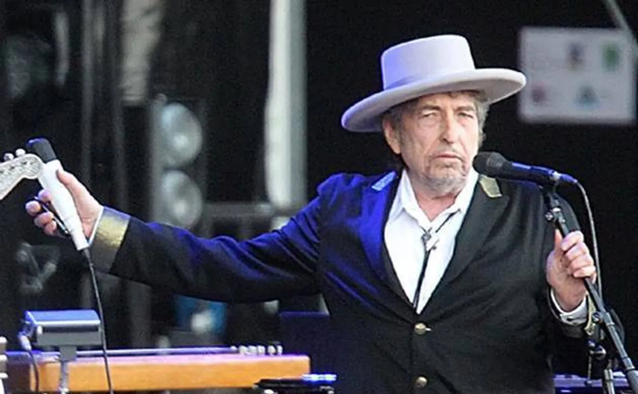 Noble Prize in Literature: Celebrities shower praises on legendary singer Bob Dylan for winning grand prize