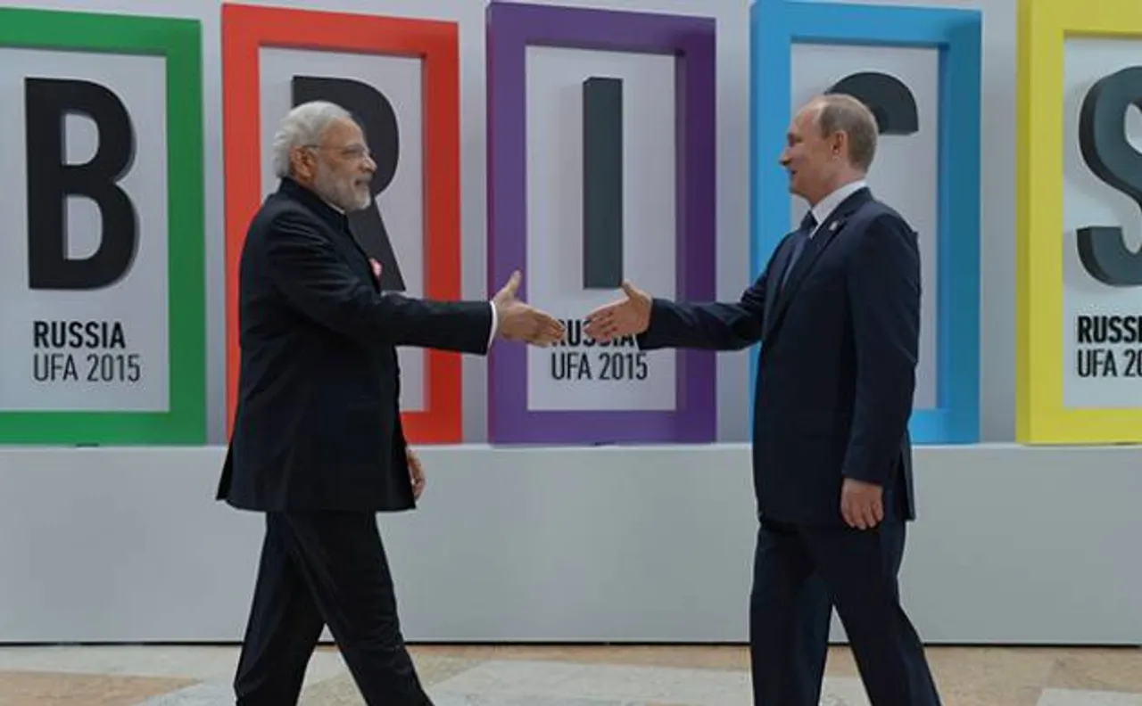 Top 5 news at 1pm on Oct 14: PM Modi welcomes Putin; 14 dead as bus falls in gorge in MP and more