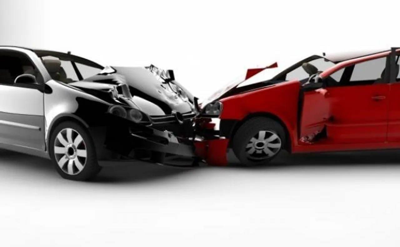 Car splits into two after drunk driver hit another car; everyone survives 