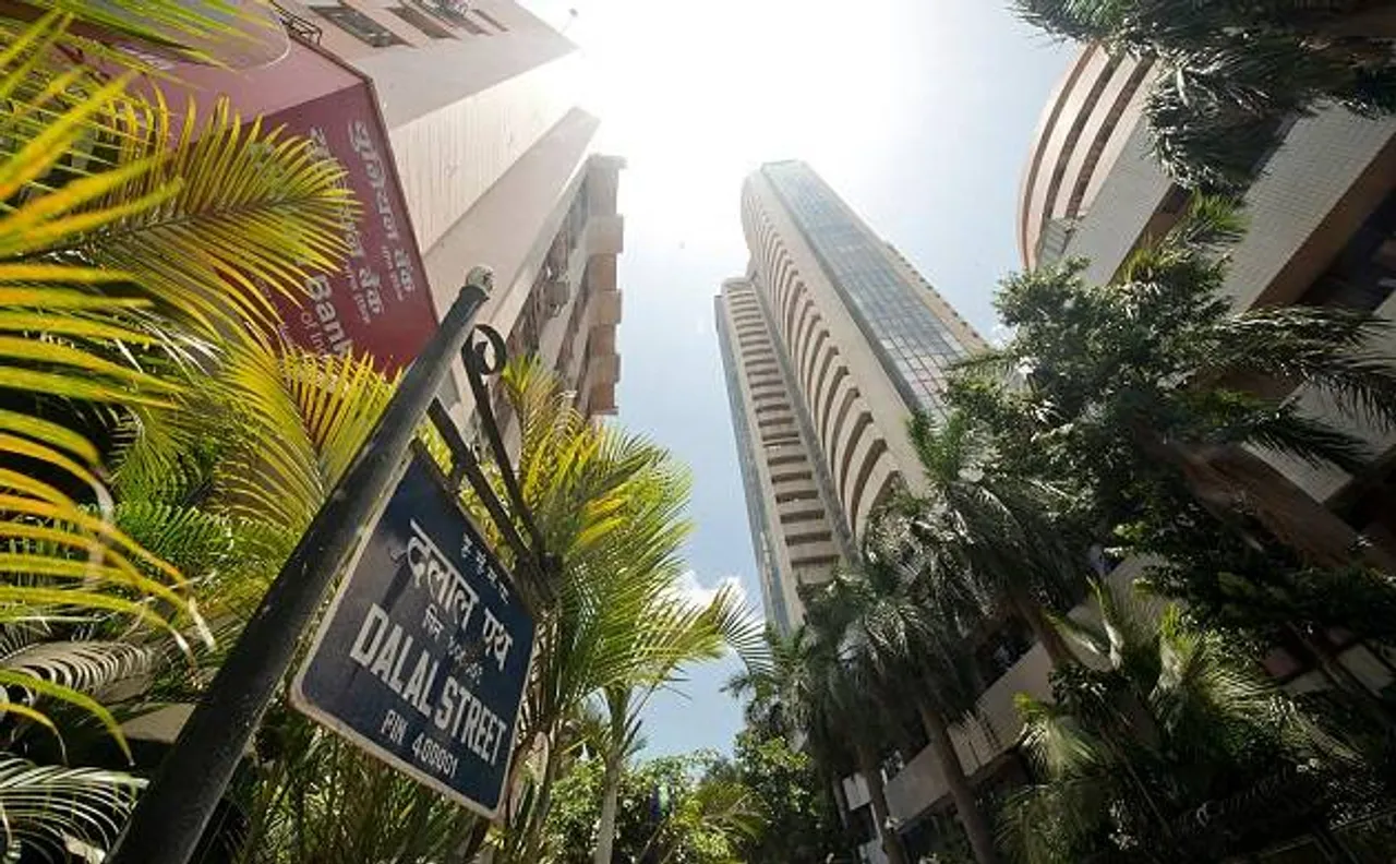 Senxex falls to 3-month low amid weakness across global stock markets
