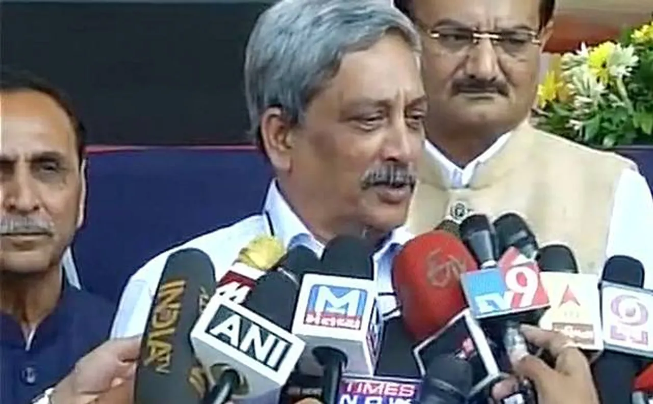 Army giving befitting reply to ceasefire violations: Defence Minister Parrikar