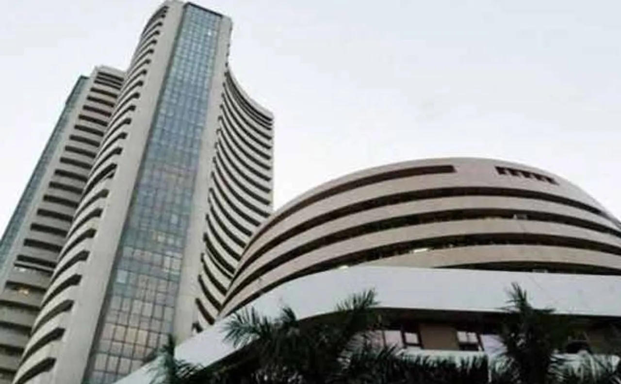 Sensex surges by 520 points to settle at 28,000 points, Nifty hits at 8,700