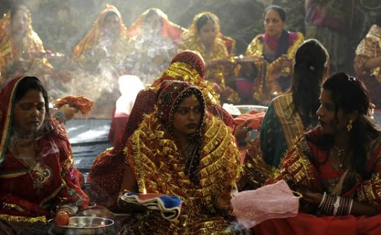 Karwa chauth 2016: Know about the pooja muhurat to celebrate the auspiscious day