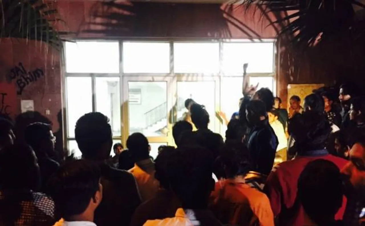 Protest over missing Najeeb Ahmed: JNU students 'confine' top brass of Varsity admin, allege Vice Chancellor acted in 'insensitive' manner