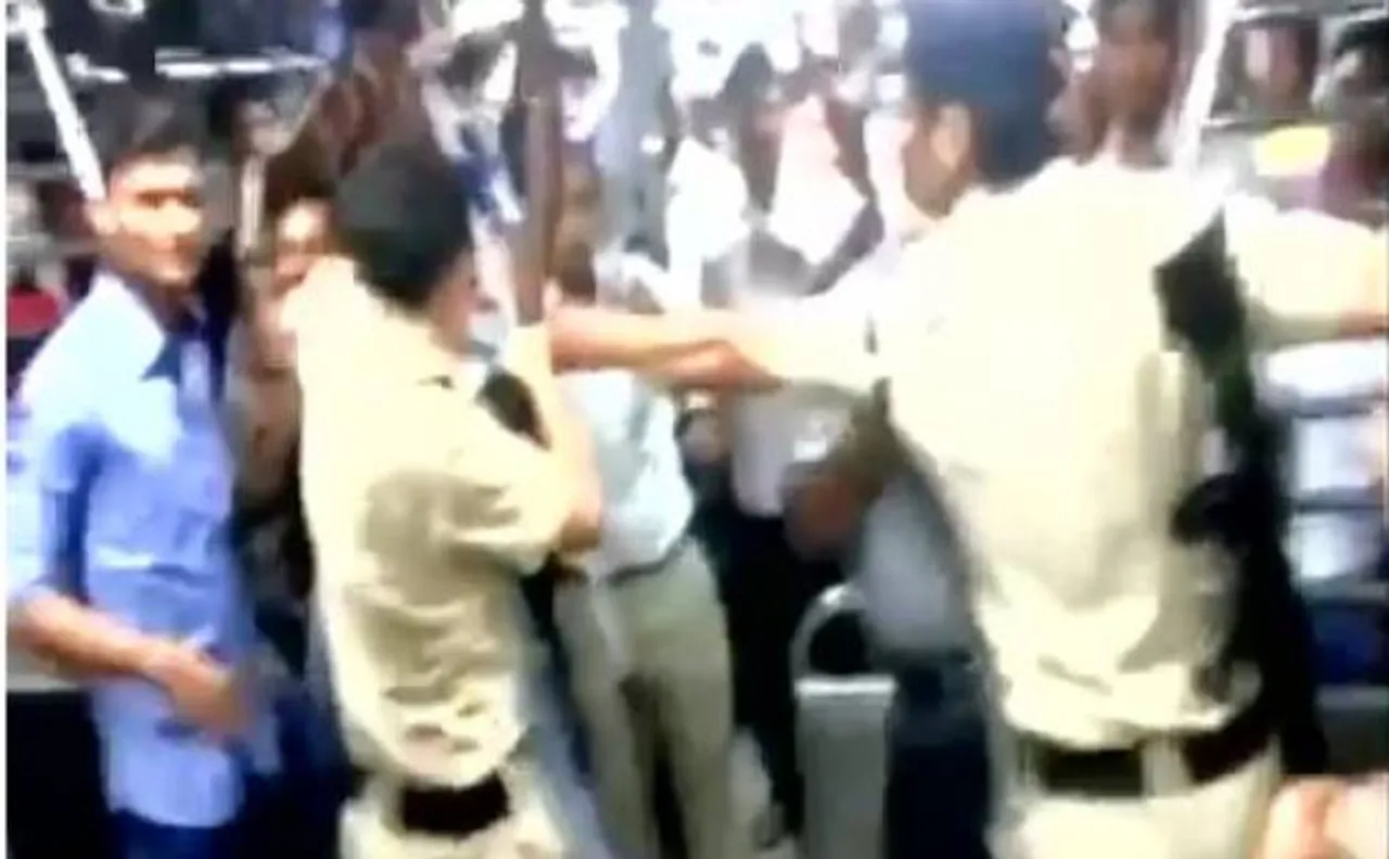 WATCH: Scuffle between RPF jawans and goons in a local train in Palghar district of Maharashtra