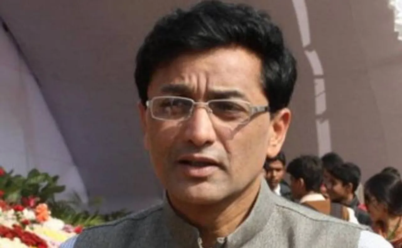 Modi government should also take credit for bank security breach: Congress