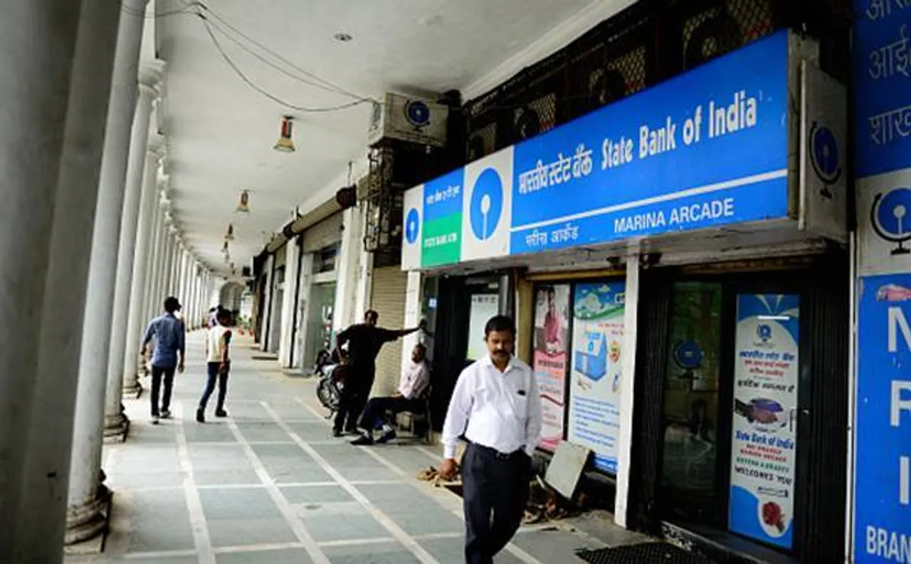 Debit card security breach scare: SBI advises customers to use its own ATM service