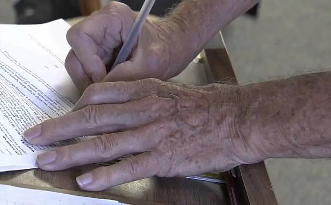 New smart gloves to monitor Parkinson's disease