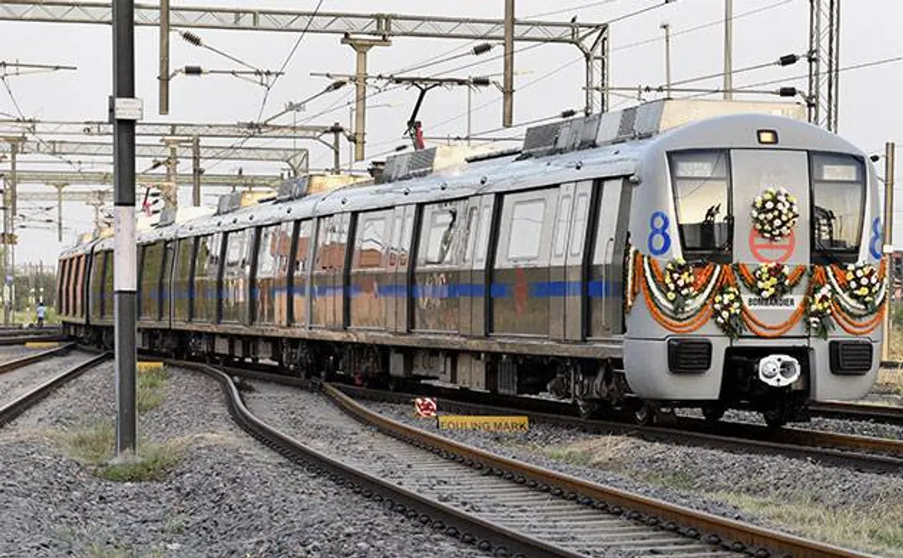 Delhi Metro: CISF shows utmost dedication to help passenger recover bag with Rs 2.76 lakh
