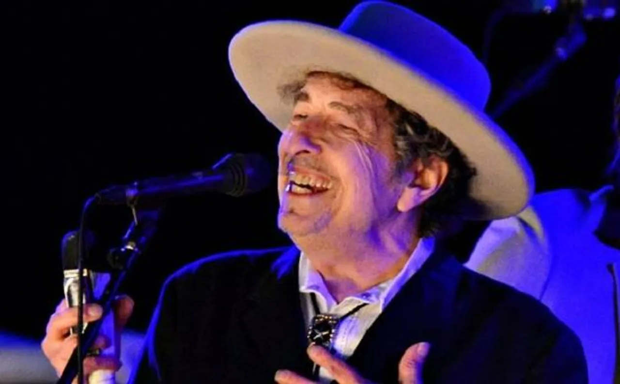 Nobel Prize Academy member finds Bob Dylan's silence 'arrogant'