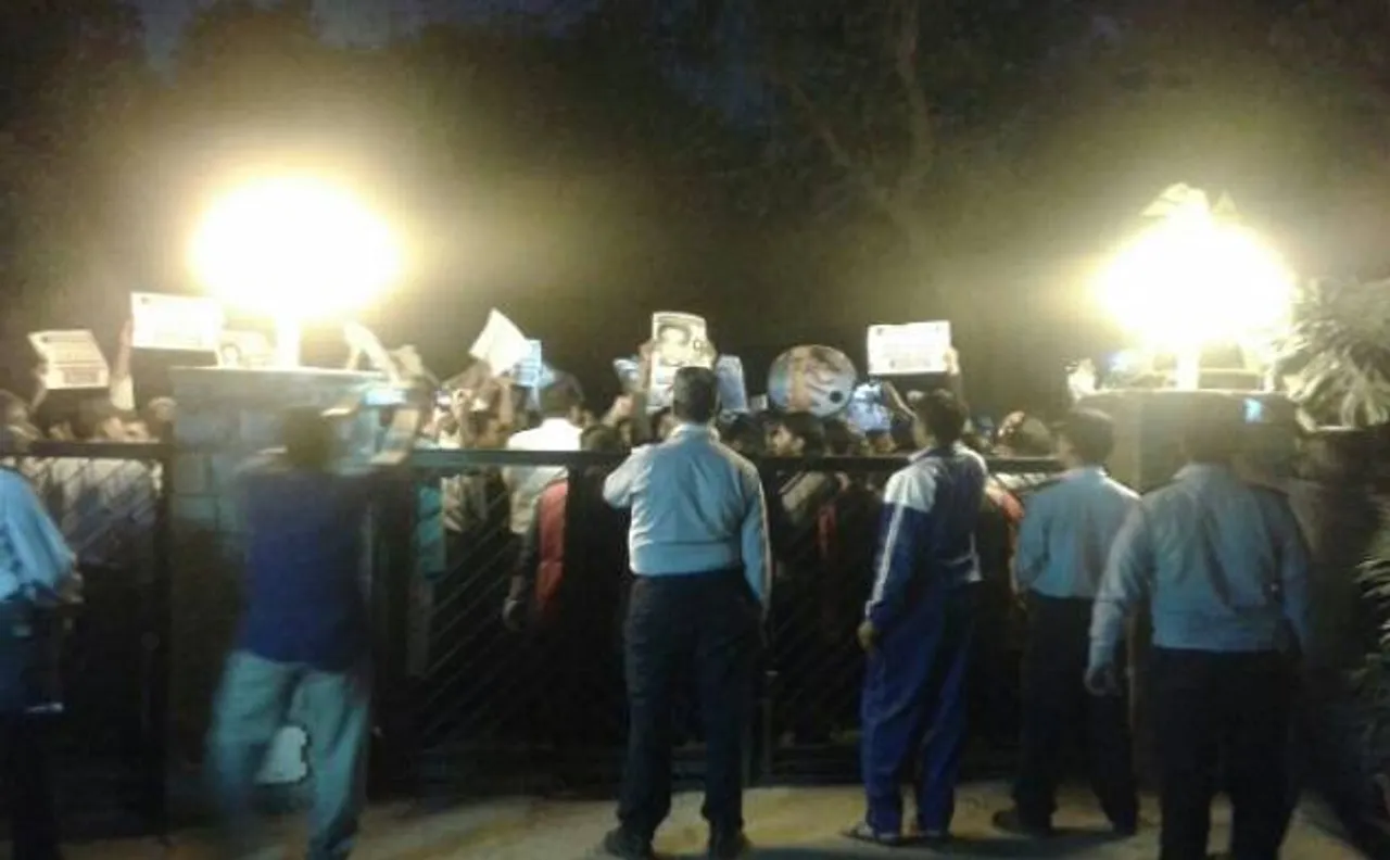JNU students protest outside VC Jagadesh Kumar's house