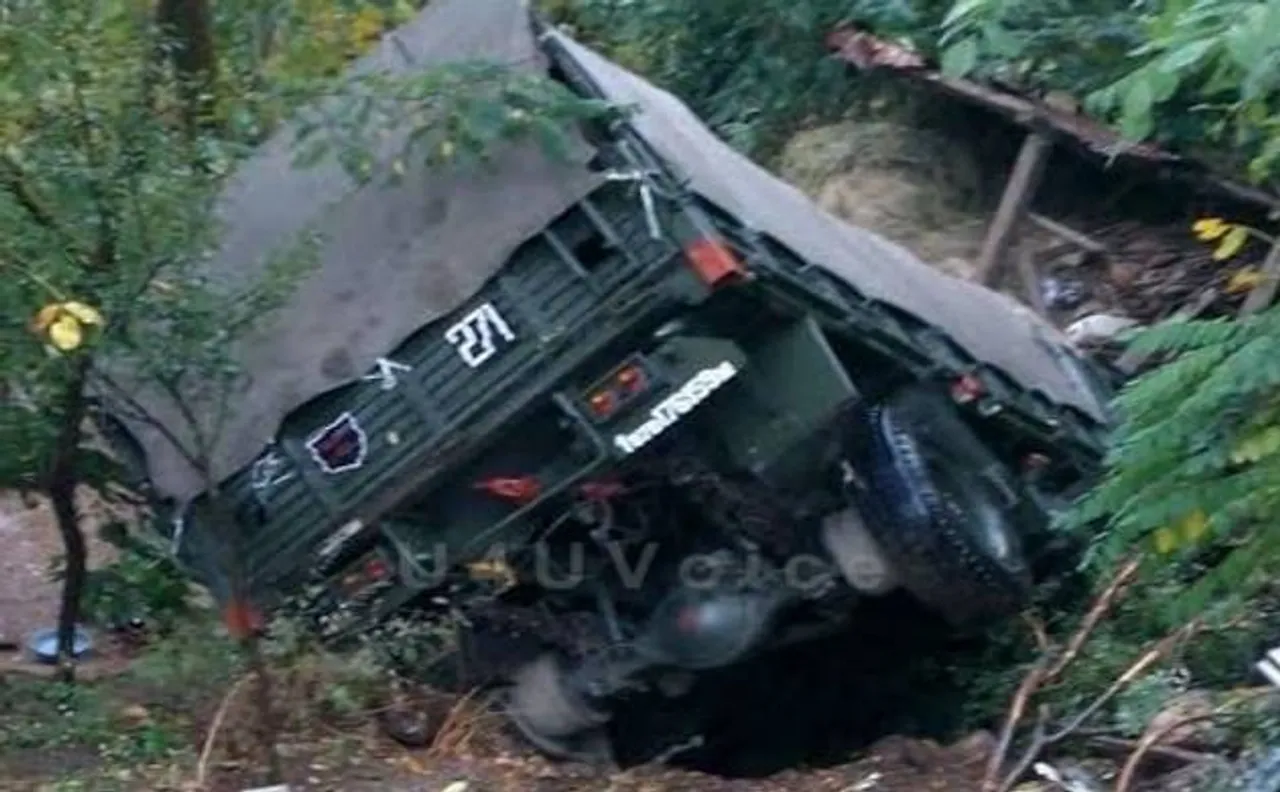 Truck carrying army personnel overturns on highway in UP, eight jawans injured 