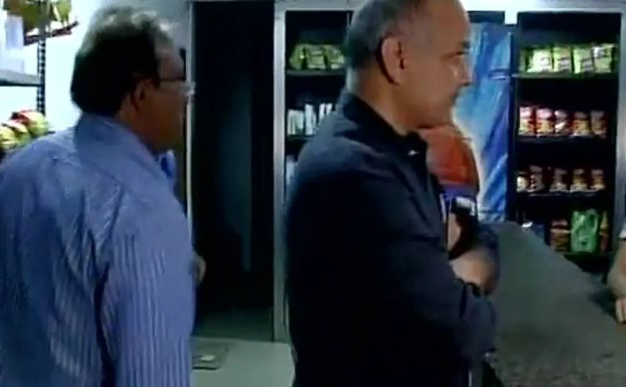 Delhi: Deputy CM Manish Sisodia conducts excise raid at four liquor shops in Mayur Vihar
