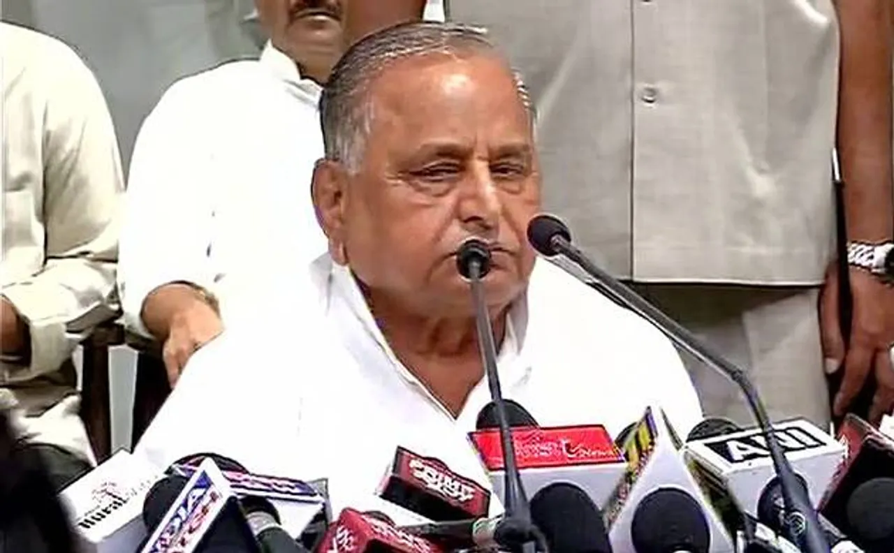 Watch: Mulayam says family stands united, backs Amar Singh-Shivpal Yadav duo; Akhilesh skips press conference