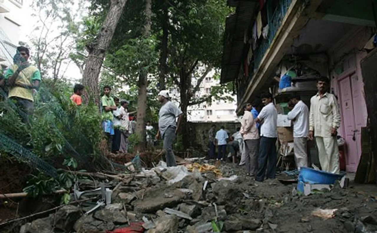 One killed as portion of building collapses in Mumbai