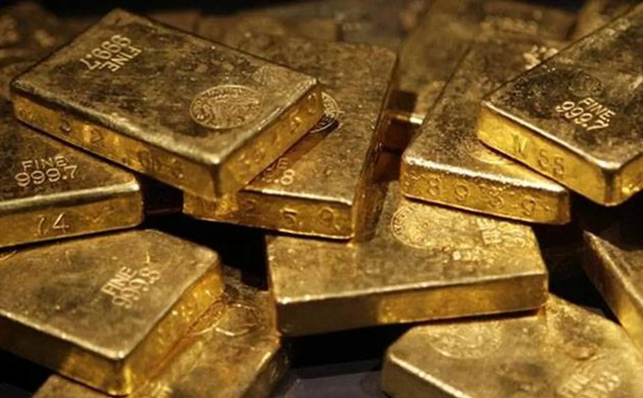 Diwali:Gold moves lower ahead of Dhanteras; on global cues