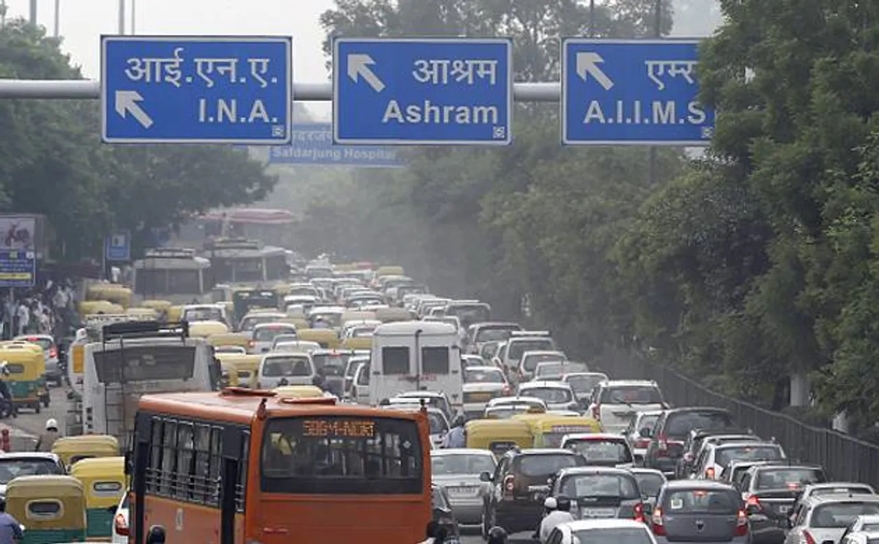 Delhi: Massive traffic jams due to JNU studentsâ€™ protest, Dhanteras