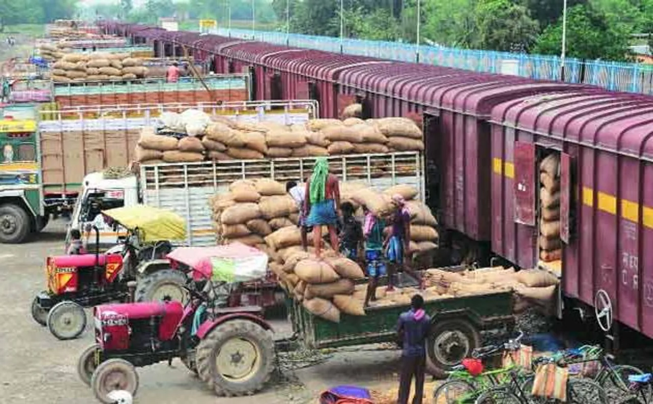 Pak trade body warns it may suspend trade with India amid current hostile conditions