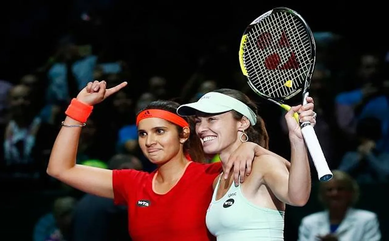 Sania Mirza and doubles partner Martina Hingis seal semifinal spot at WTA Finals 