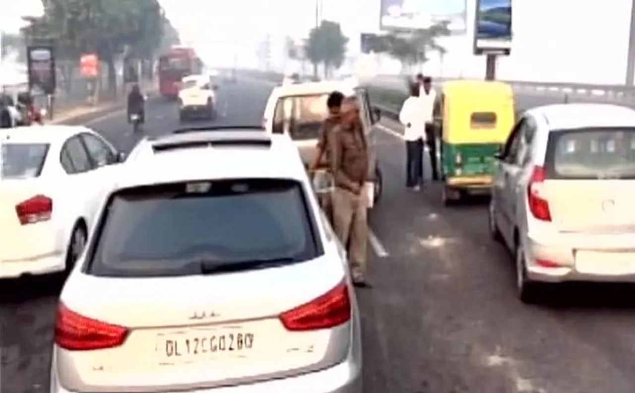 Delhi: 5 vehicles collide due to post Diwali smog at DND flyover, no injuries