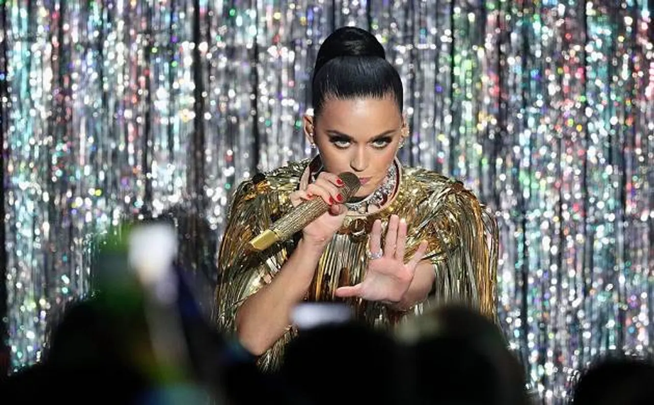 Katy Perry chooses 1950s theme for her 32nd birthday bash