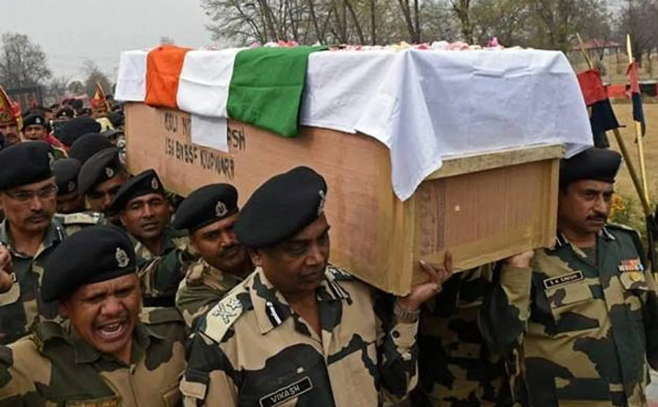 Maharashtra: Thousands bid tearful adieu to martyr BSF jawan Nitin Subhash Koli 