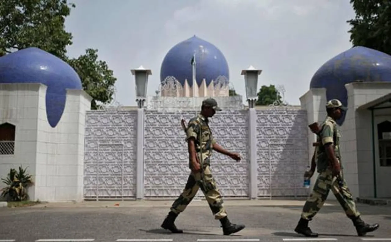 Espionage row: Pakistan may ask two Indian envoys to leave over spying charges