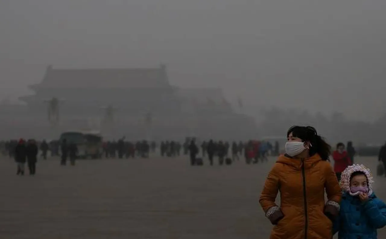 Beijing gets cleaner air by off-roading 3.40 lakh polluting vehicles, Can Delhi go the China way?