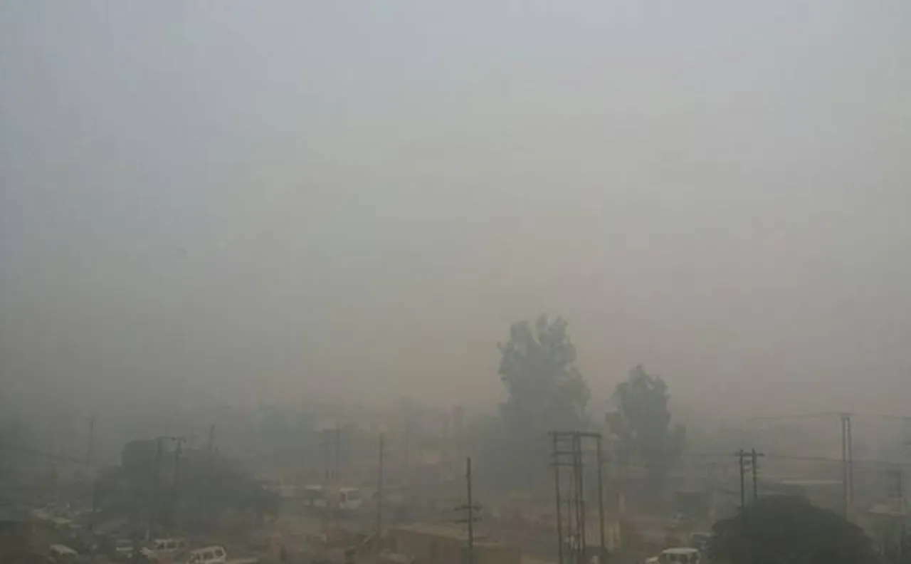 CSE asks Delhi govt to issue health alerts as city witnesses worst smog in 17 years