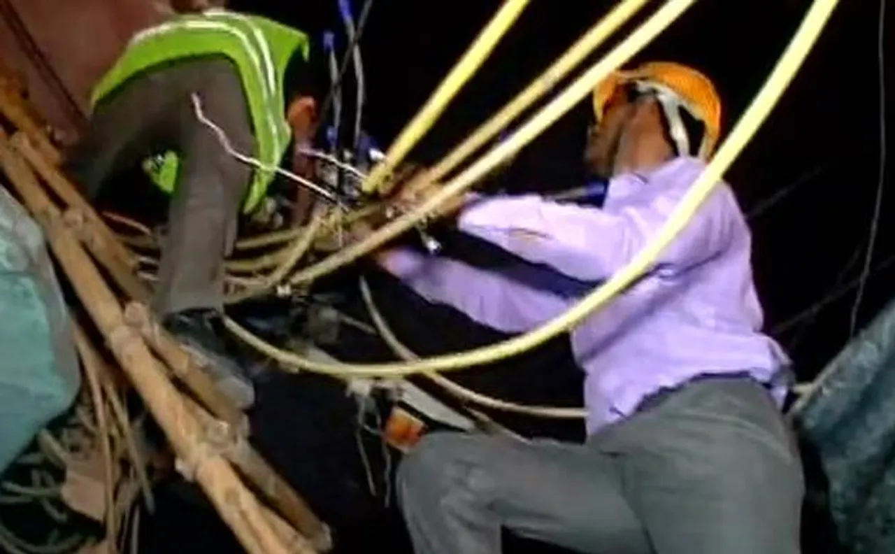 Four-storey building collapses in Delhi's Azad market; 1 dead, 2 rescued