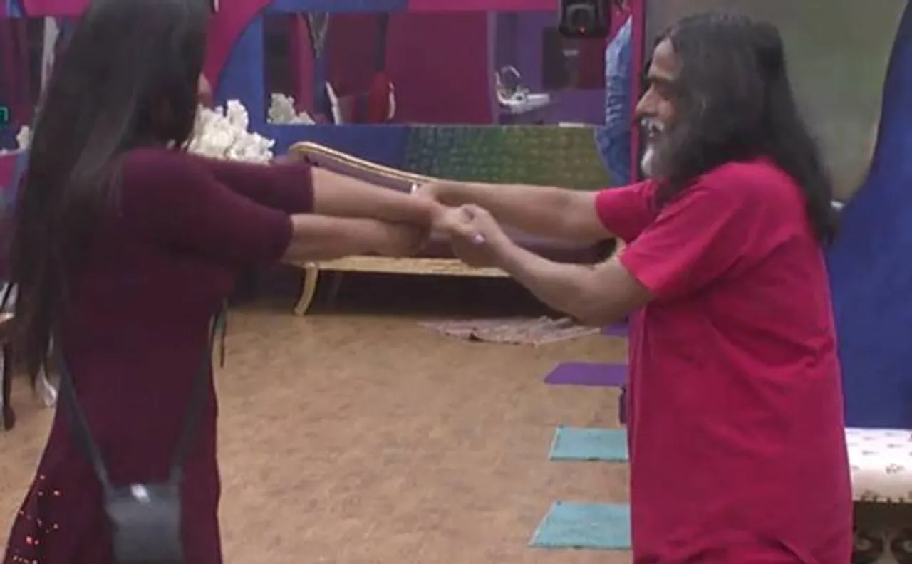 Bigg Boss 10, Episode 19: Om Swami dances hand-in-hand with Mona Lisa on 'O Saathi Chal'
