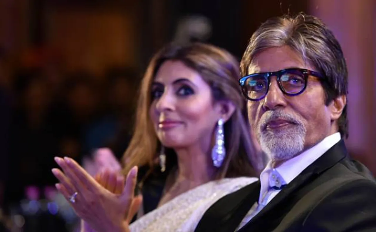 Amitabh Bachchan applauds daughter Shweta for walking the ramp 
