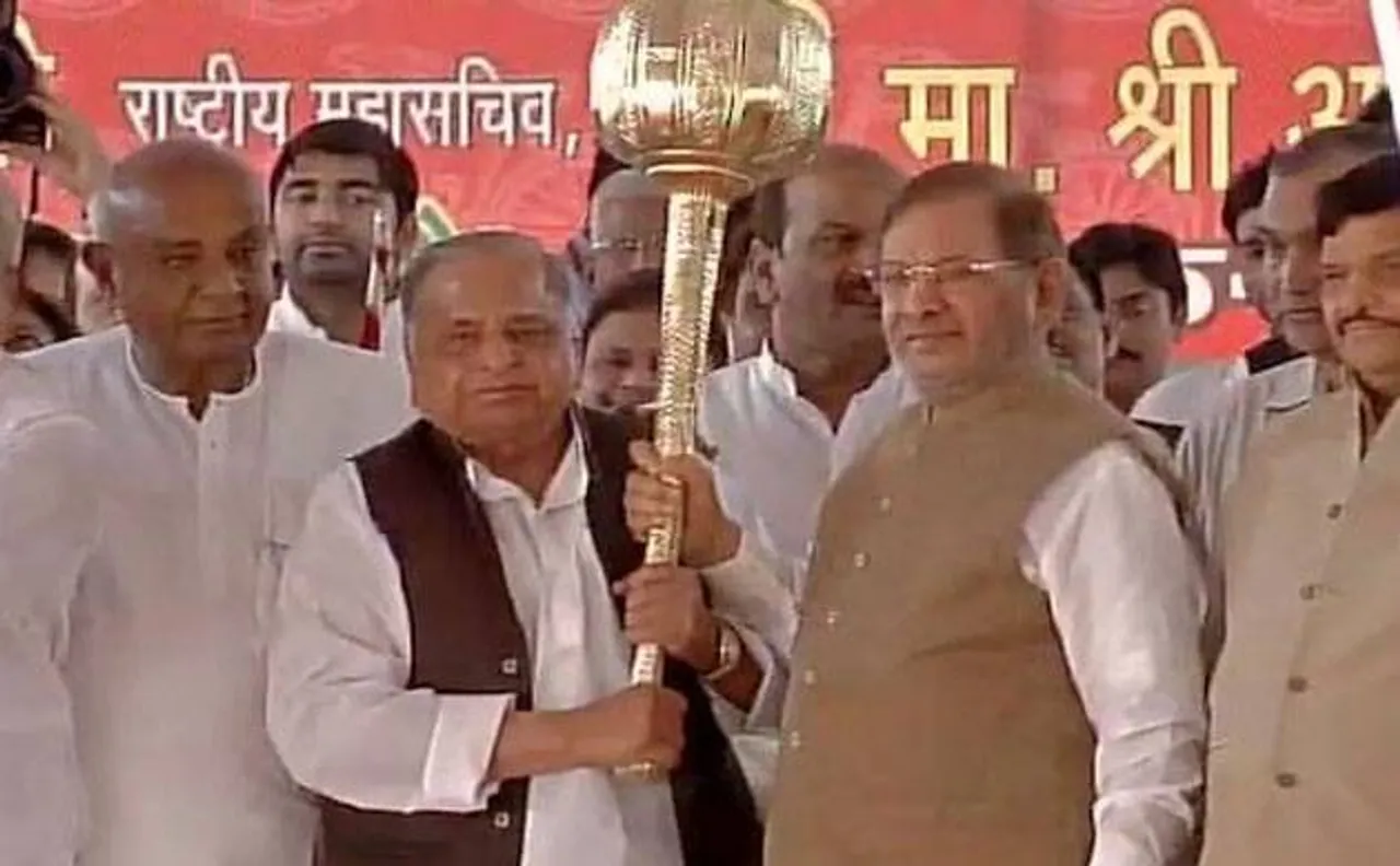 Top news at 1pm on Nov 5: Mulayam mobilises â€˜Samajwadi Parivarâ€™ in show of strength and more