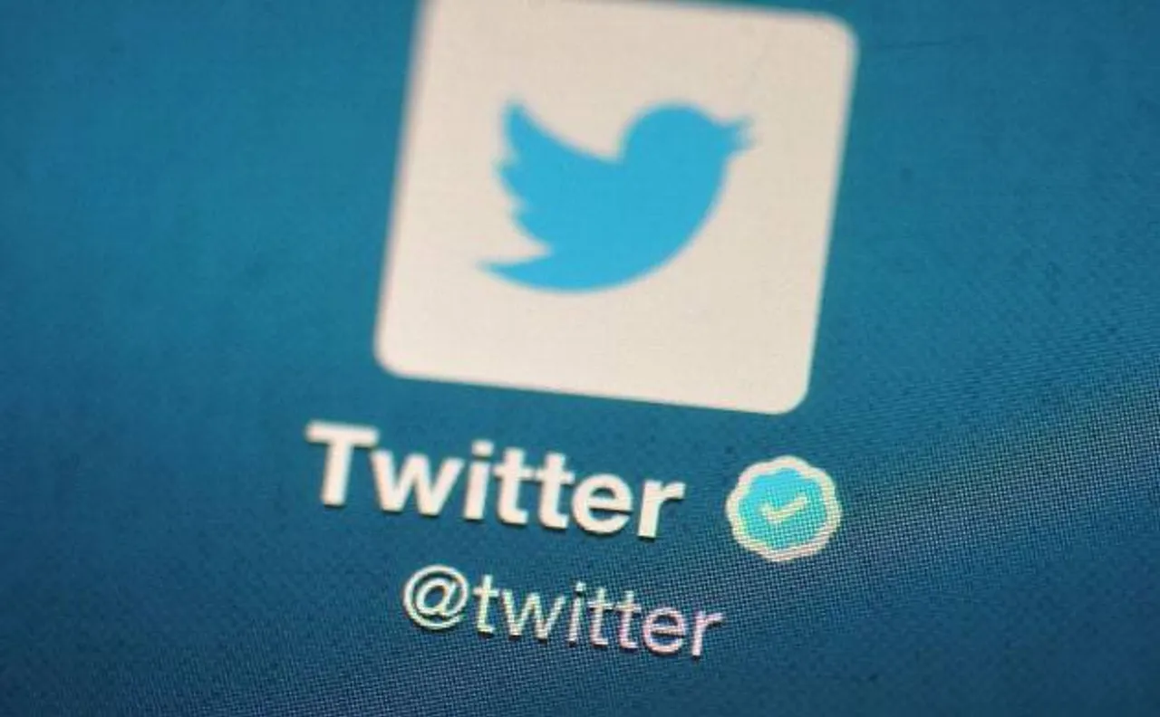 Twitter briefly down worldwide, reason behind outage not clear yet