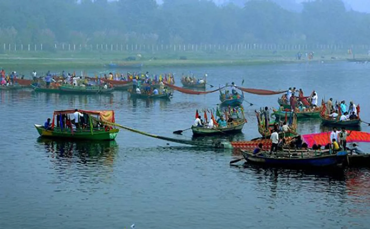 6 women, 5 children die in two separate incidents after morning offerings on Chhath Puja in Bihar 