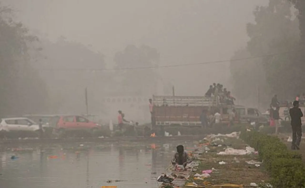 Post-Diwali pollution set to paralyze National Capital Region's economy; negative impact to be felt by tourism, transport and other sectors: Assocham