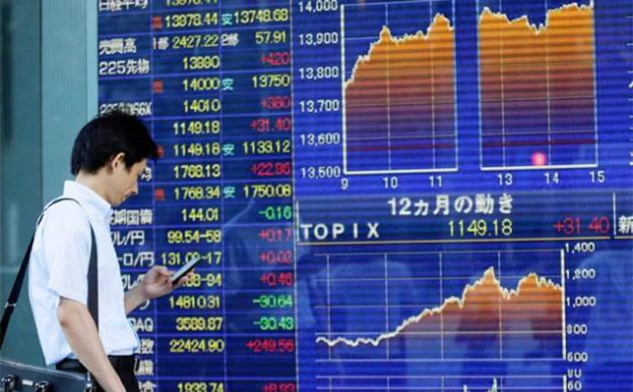 Asian markets tumble amid tight US presidential race
