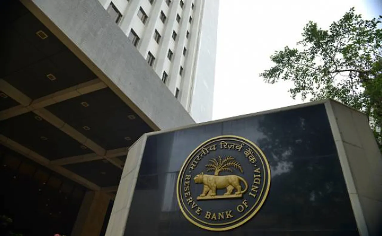 Watch: Rs 500, Rs 1,000 notes banned: Banks to remain open for public this Saturday and Sunday